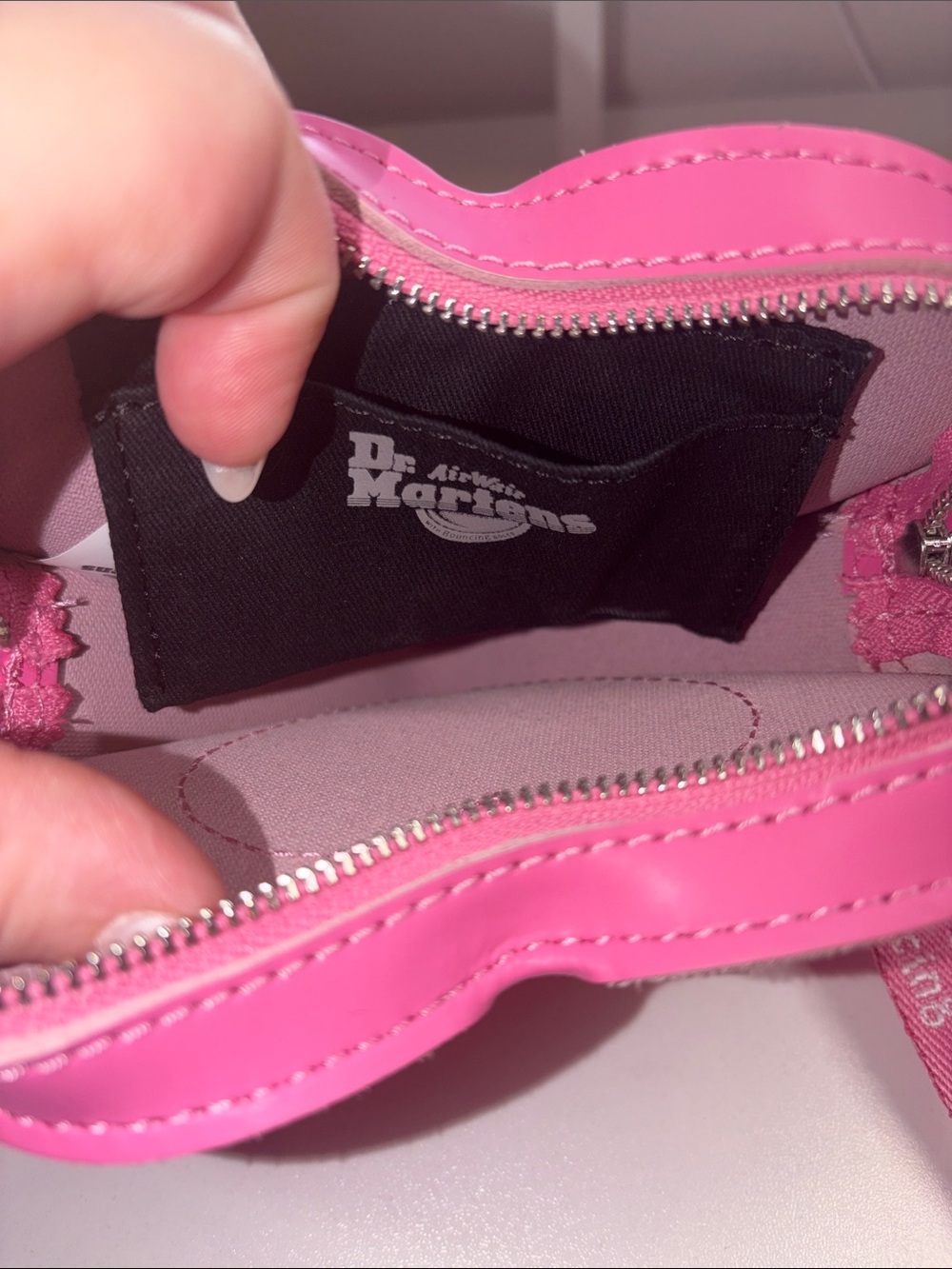 Dr martens mini pink heart bag - Picture 4 of 5